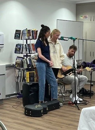 Loreto gets entertained