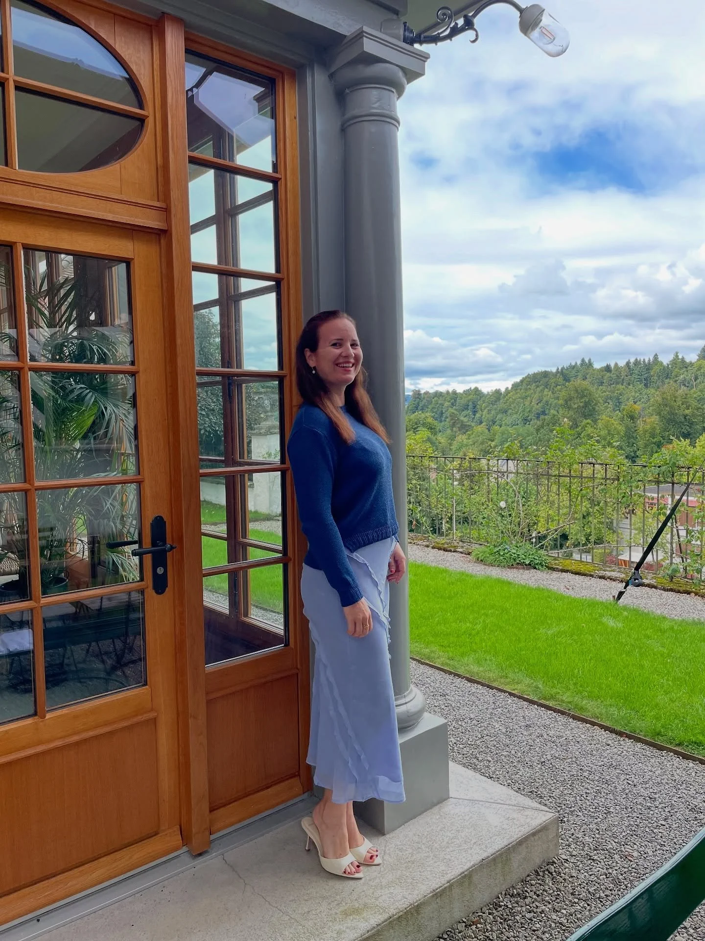 Ein Mix aus Sonne und Regen, aber trotzdem perfekt durch grosse Planen geschützt heute bei einer Trauung in Luzern. 🌦️
Gleich geht’s los und ich freue mich auf die Kür aller Hochzeitsmusiker:innen: Pachelbels Canon in D zum Einlauf