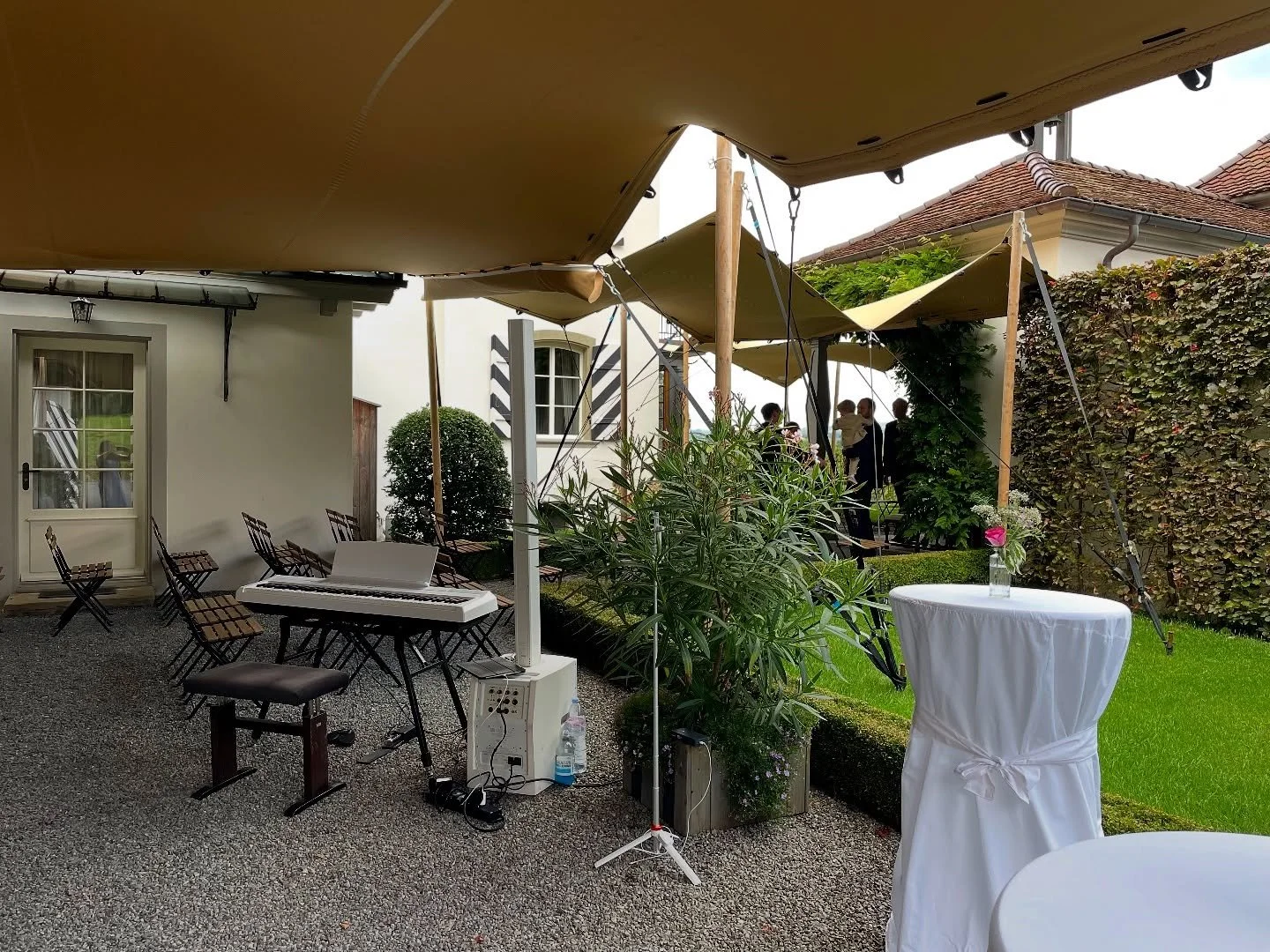 Hier noch ein paar Eindrücke aus Ebikon bei Luzern vom letzten Wochenende…🫶
#HochzeitLuzern #WeddingInLucerne #Trauung #WeddingCeremony #CanonInD #Pachelbel #Hochzeitsmusik #WeddingMusic #BridalEntrance #EinzugDerBraut #WeddingTradition