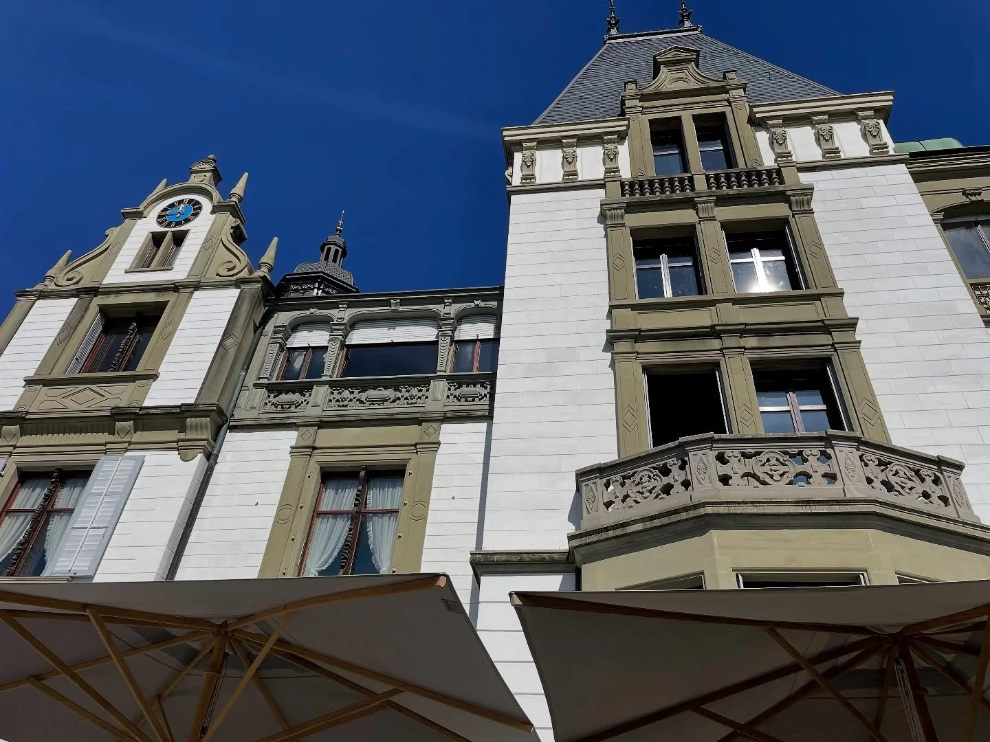 Von unten gesehen (Schloss Meggenhorn 🏰) und von oben gesehen (Vierwaldstätter See ⚓️)
War ein toller Tag mit Traumwetter. ☀️😎