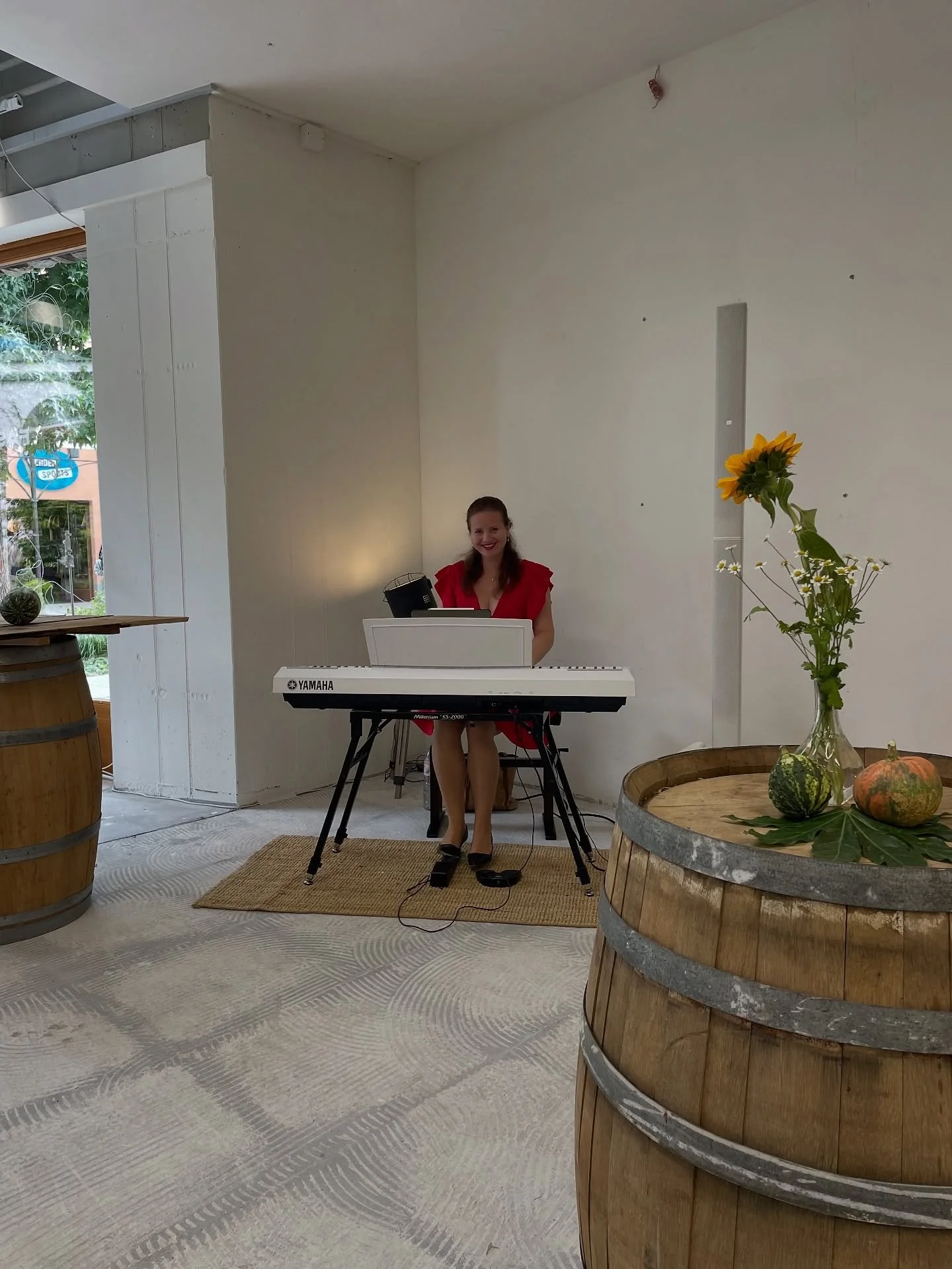 Am Samstag und Sonntag durfte ich dann jeweils für drei Stunden während des Weinfest im @landquartfashionoutlet in der Lounge für eine beschwingte musikalische Atmosphäre beim Wein testen sorgen. 🍷🍇☀️
Es war perfektes Herbstwet