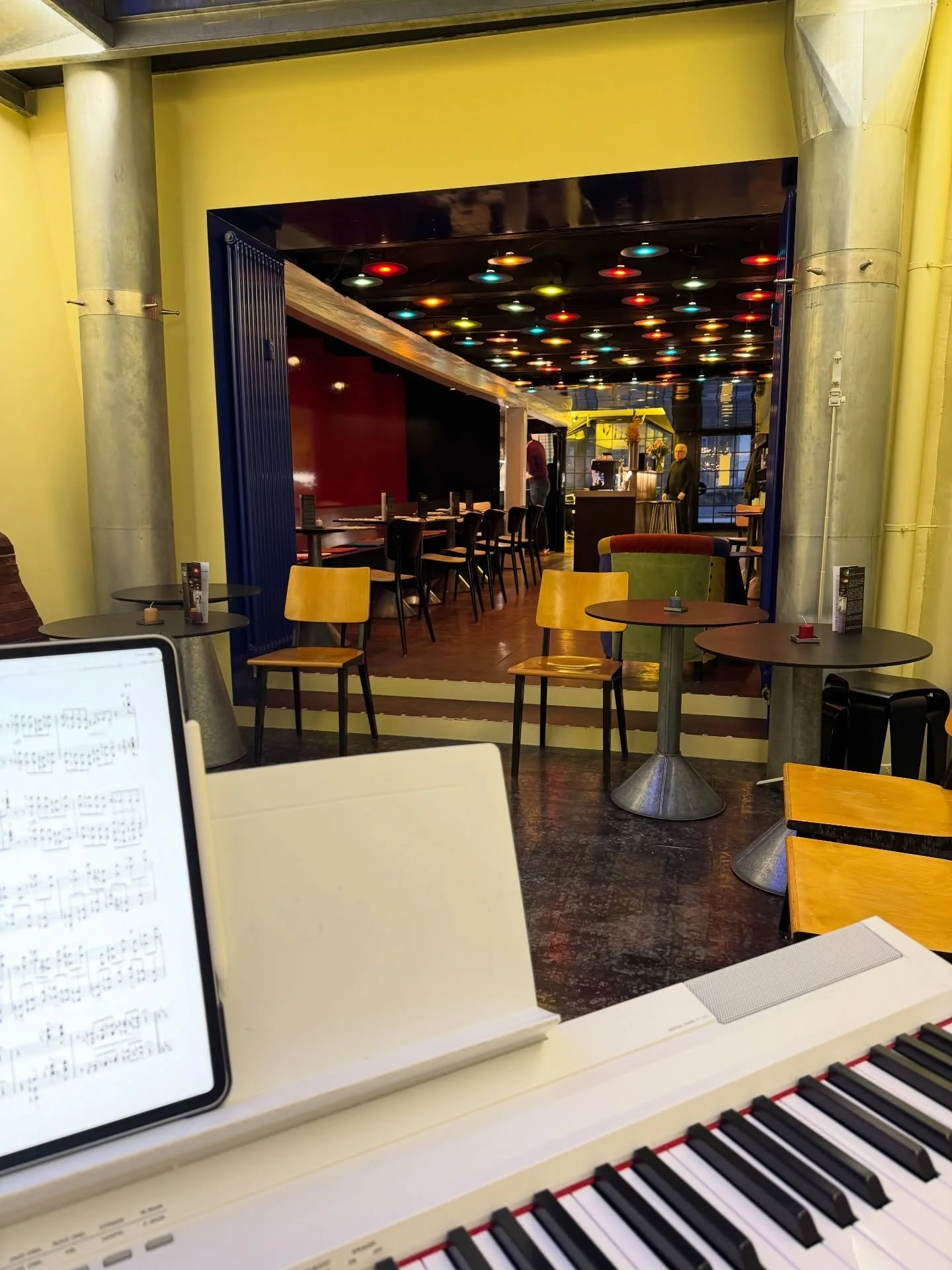 Letzten Freitag durfte ich eine kleine, aber sehr exquisite Geburtstagsfeier im @weinpunkt in Winterthur musikalisch begleiten. 🎂🎈

Als sch&ouml;ne Zugabe durfte ich sogar noch eine Box mit k&ouml;stlichem Festtagsessen mit nach Hause nehmen, das i