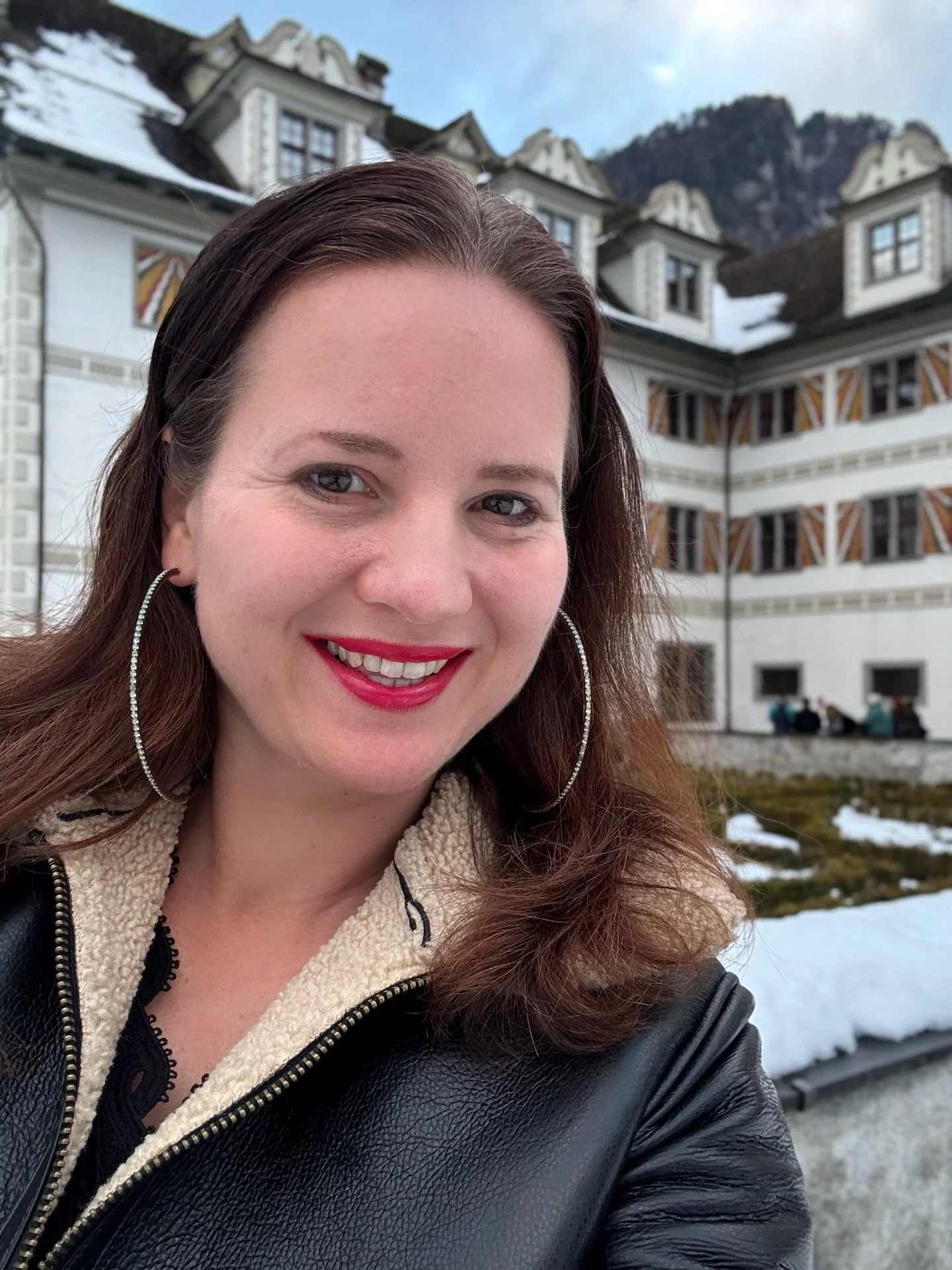 Liebe Gr&uuml;sse aus N&auml;fels, wo ich die standesamtliche Trauung von @pezzulla.s und Patrick am wundersch&ouml;nen Steinway-Fl&uuml;gel im historischen Freulerpalast begleiten durfte. 🥰🎹

F&uuml;r den Moment direkt nach dem Ja-Wort durfte ich 