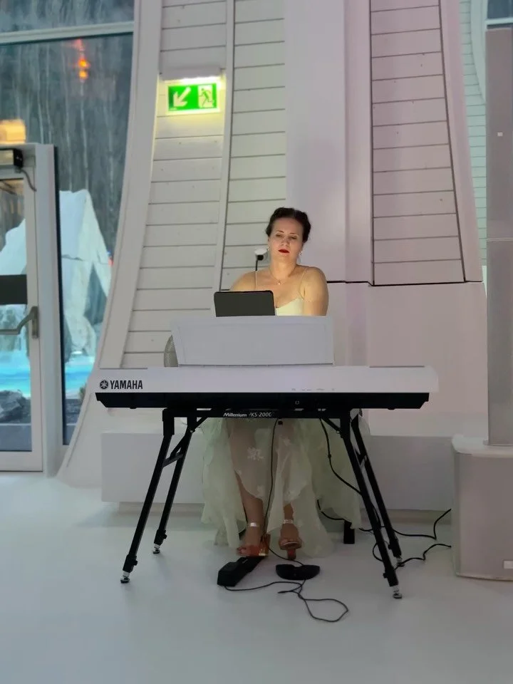 Und hier einige Klangimpressionen von der romantischen Vollmond-Nacht vorgestern in der Tamina Therme. 💙

📹 Sofia Cinquemani

#taminatherme #livepiano #pianist #pianistslife #wellness