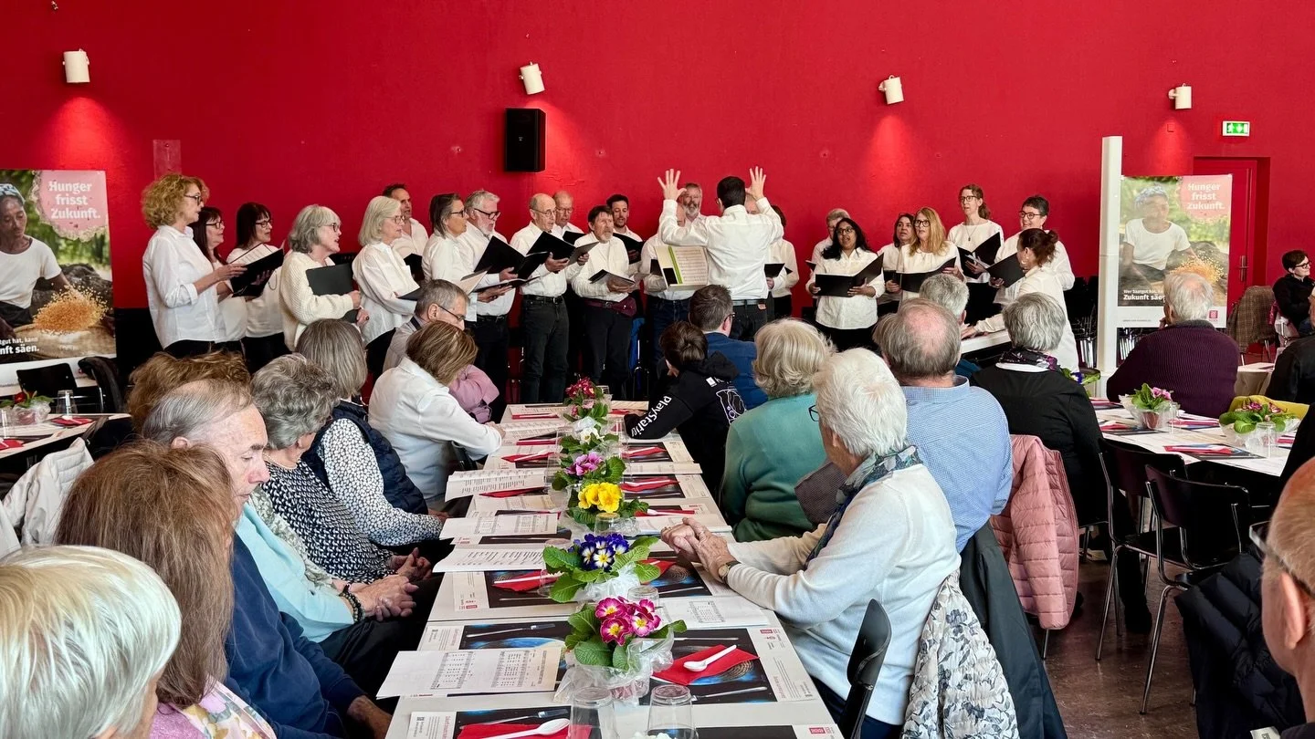 Tolle Bilder von unserem gestrigen Auftritt mit dem Chor Allegria Felsberg unter der Leitung von Stefan Caminada im Gemeindehaus Felsberg. 🎹🌱

Nachdem wir am vergangenen Sonntag in der Stiftung Scalottas in Scharans auftraten, haben wir gestern w&a