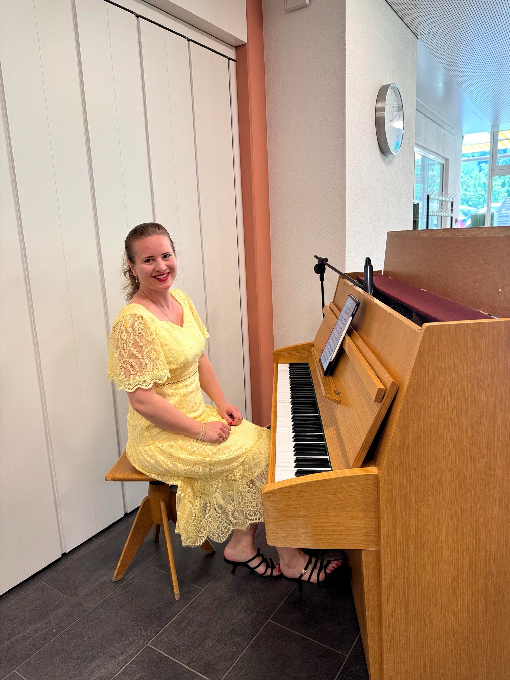 Am Pfingstmontag durfte ich bereits zum vierten Mal in der Oberen M&uuml;hle in Villmergen den Wiener Caf&eacute;haus Nachmittag am Klavier gestalten. 💃🎶

Da gab es flotte Wiener Walzer, eing&auml;ngige 20-iger Jahre Hits und den Klassiker La vie e