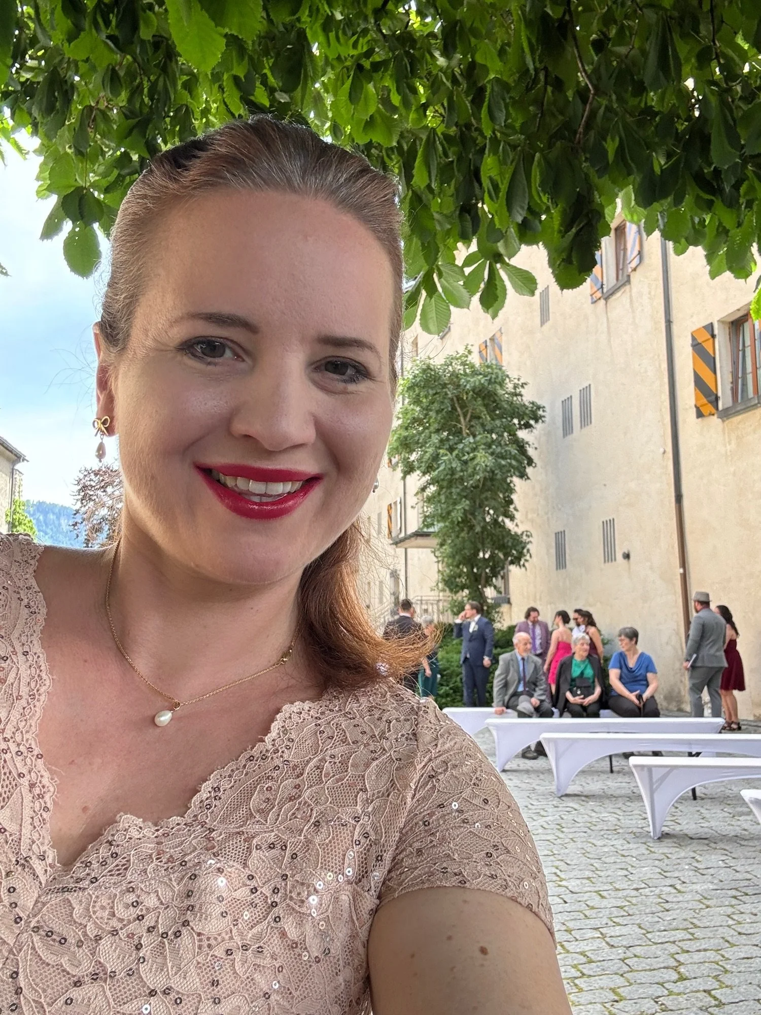 Einfach herrliches Wetter hatten &bdquo;meine&ldquo; zwei Brautpaare dieses Wochenende. ☀️💍💝

Es ist doch einfach sch&ouml;n, die Zeremonie und den Ap&eacute;ro draussen bei strahlendem Sonnenschein und leichtem Wind geniessen zu d&uuml;rfen. ☀️💝?