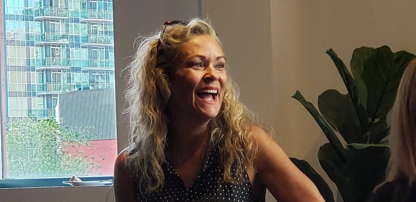 Laura Thomas, certified 5-PATH® Master Consulting Hypnotist and Accredited EFT Practitioner, Ottawa Canada. Offering online hypnosis and EFT sessions worldwide.