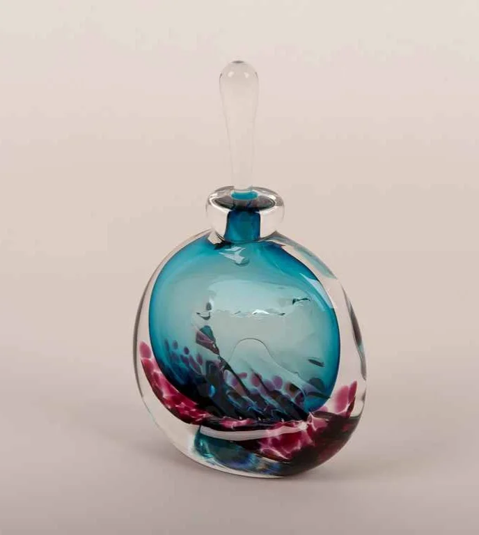 Jane Charles Newcastle glass artist began as a ceramicist studying ceramics at N.Staffs Polytechnic in 1980, but became interested in the technique and comparative speed of working with glass rather then clay. She then worked her ‘apprenticeship’ for three years in Dudley, near Stourbridge, the heartland of glass and around the country. Jane first went solo with the Jane Charles Studio in Edinburgh in 1987 but completed her move to Newcastle in 1966, where she is now based.