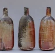 Kathrin Najorka Kathrin is a ceramicist in Krauschwitz in Germany. Her stoneware pots are wood and salt fired. She writes: “At the same time it is exhausting and fascinating to burn ceramics with wood for many hours or days. To find a vessel in the oven and in the end to accept it, like fire, ashes, smoke ... the moon, the wind, the sun, in the end, shape the vessels.”
