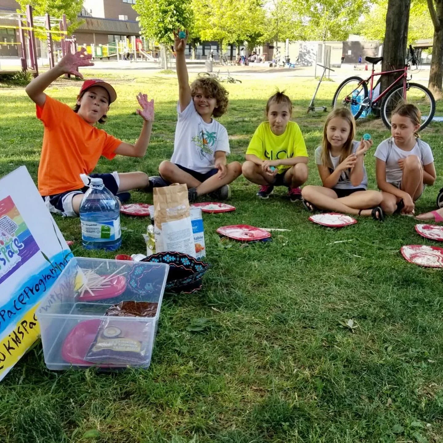 βοΈ Friday Fun at the park, take two!!βοΈ
π§ͺπ¨π½‍π¬ Children made their own batch of play-dough to take home π‘ 
Every week we’ll be running a different free program π Join us & bring a friend π€ π§π»‍βοΈ
.
.
.
.
.
.
.
#playdough #pla
