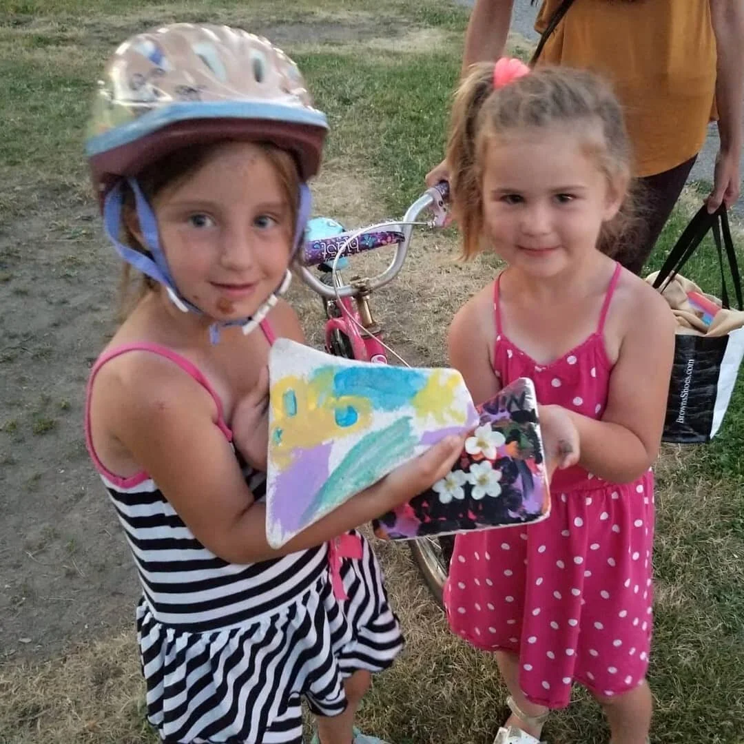 Friday Fun at the park π¨‍π¨π»π³
The first of the summer! Every week we'll be running a different free program for neighbourhood families π Join us & bring a friend π€π§‍βοΈ
.
.
.
.
.
.
.
#danforth #painting #art #childrensart #rockpainti