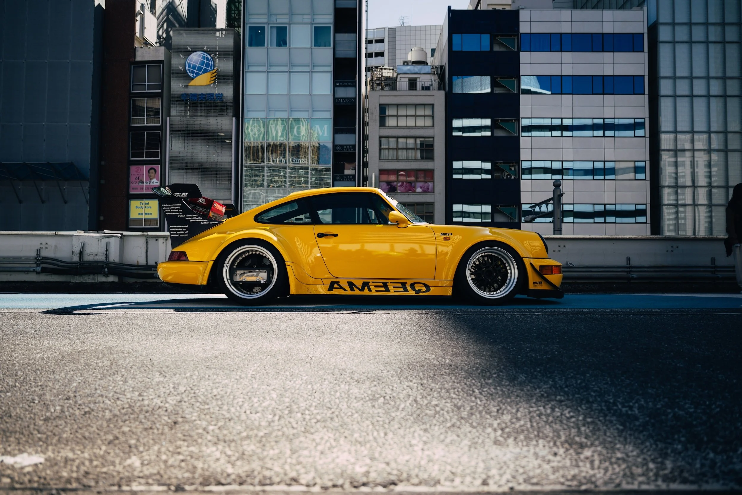 Luft Tokyo: Porsche 930 in Japan - Carrara Media