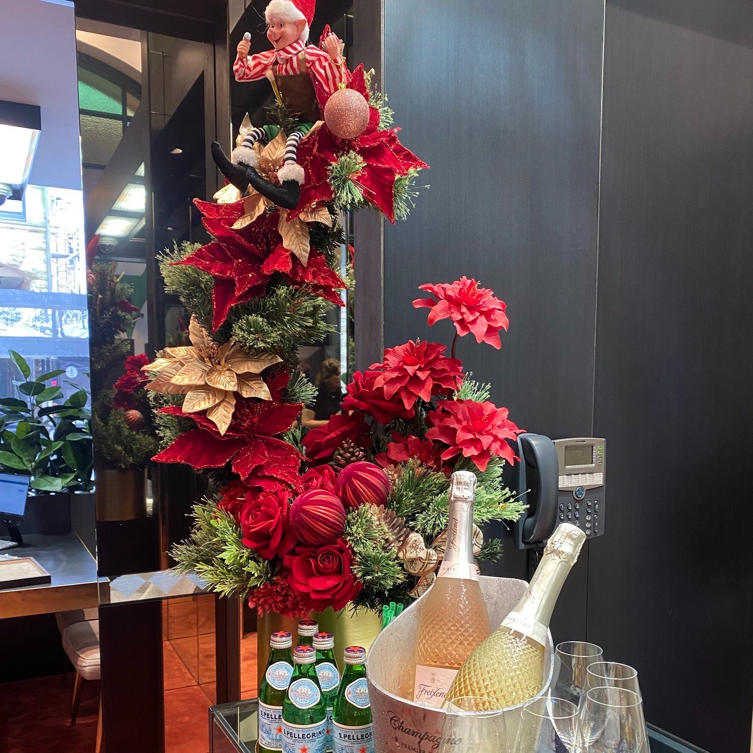 Drinkies and Diamonds - oh what fun we had at the @mussonjewellers and @freixenetau &quot;Diamond Experience&quot; today! Thank you all our lovely media friends for coming! If you want to win a beautiful Diamond Experience worth $30,000, then head to