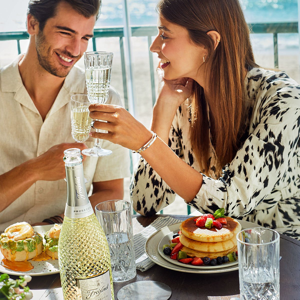 Cheers to the weekend and delicious brunches and bubbles! 🥂 🍓 #FreixenetProsecco #freixenetau ☀️