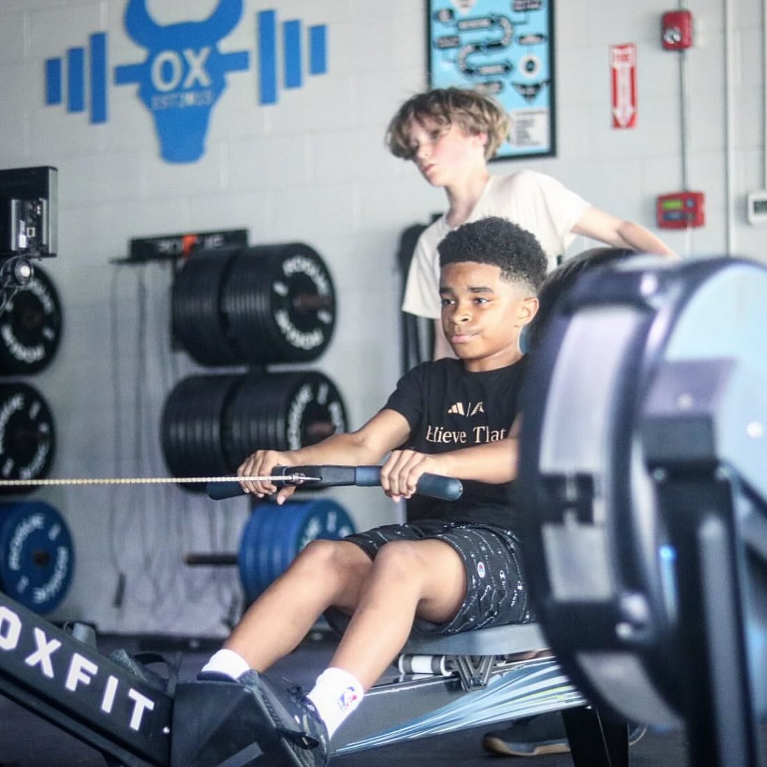 HAPPY PUMP DAY! 💪
 Fitness, Fun &amp; Friendship. 
-
OXFIT TEENS
Building strong teens 5 days a week 🤘

M/W/F 4:15-5 @oxfit_grantpark 

Tue /Thurs 4:15-5 @oxfit_eastatl 
.
.
.
#oxfitnation #healthykids #healthyteens #happykids #happyteens #harderto