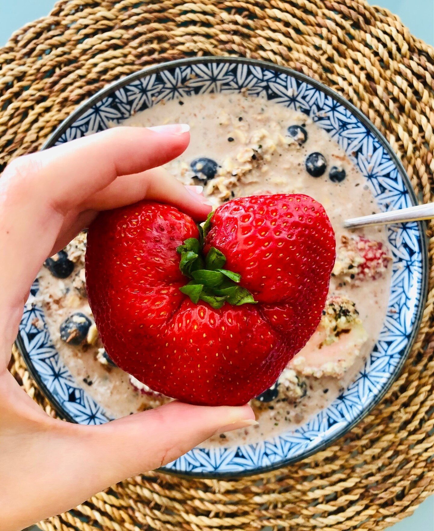 🍓 I recently found a big, juicy heart-shaped strawberry in a box of strawberries as I was making breakfast. I LOVE strawberries and instantly was filled with excitement over receiving this unexpected gift wrapped in red and green. As I held the stra