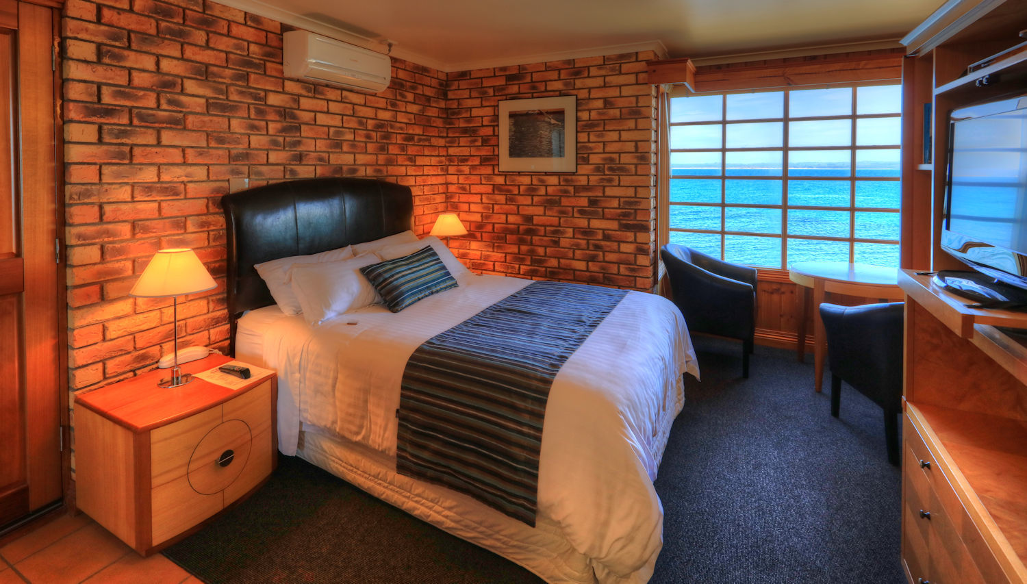 Stanley Village Waterfront Accommodation - Waterfront Suites