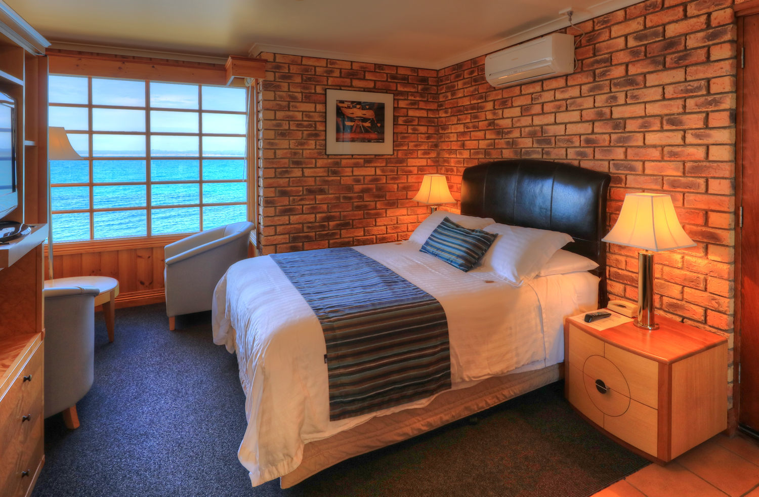 Stanley Village Waterfront Accommodation - Waterfront Suites