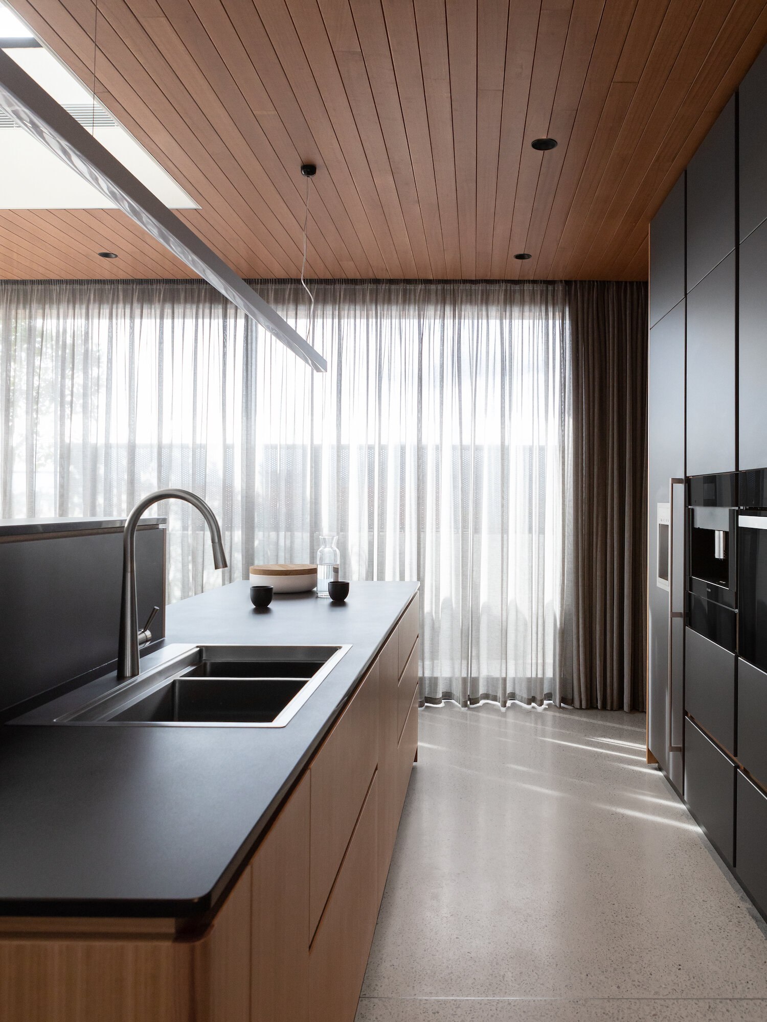 est-living-australian-interiors-cantilever-kitchen-8.jpg