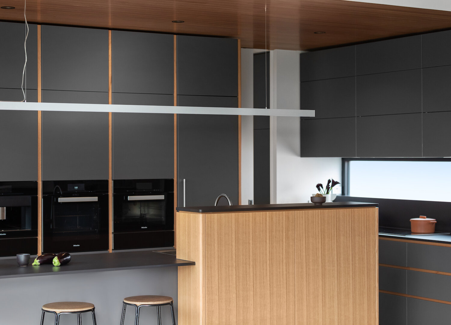 est-living-australian-interiors-cantilever-kitchen-2.jpg