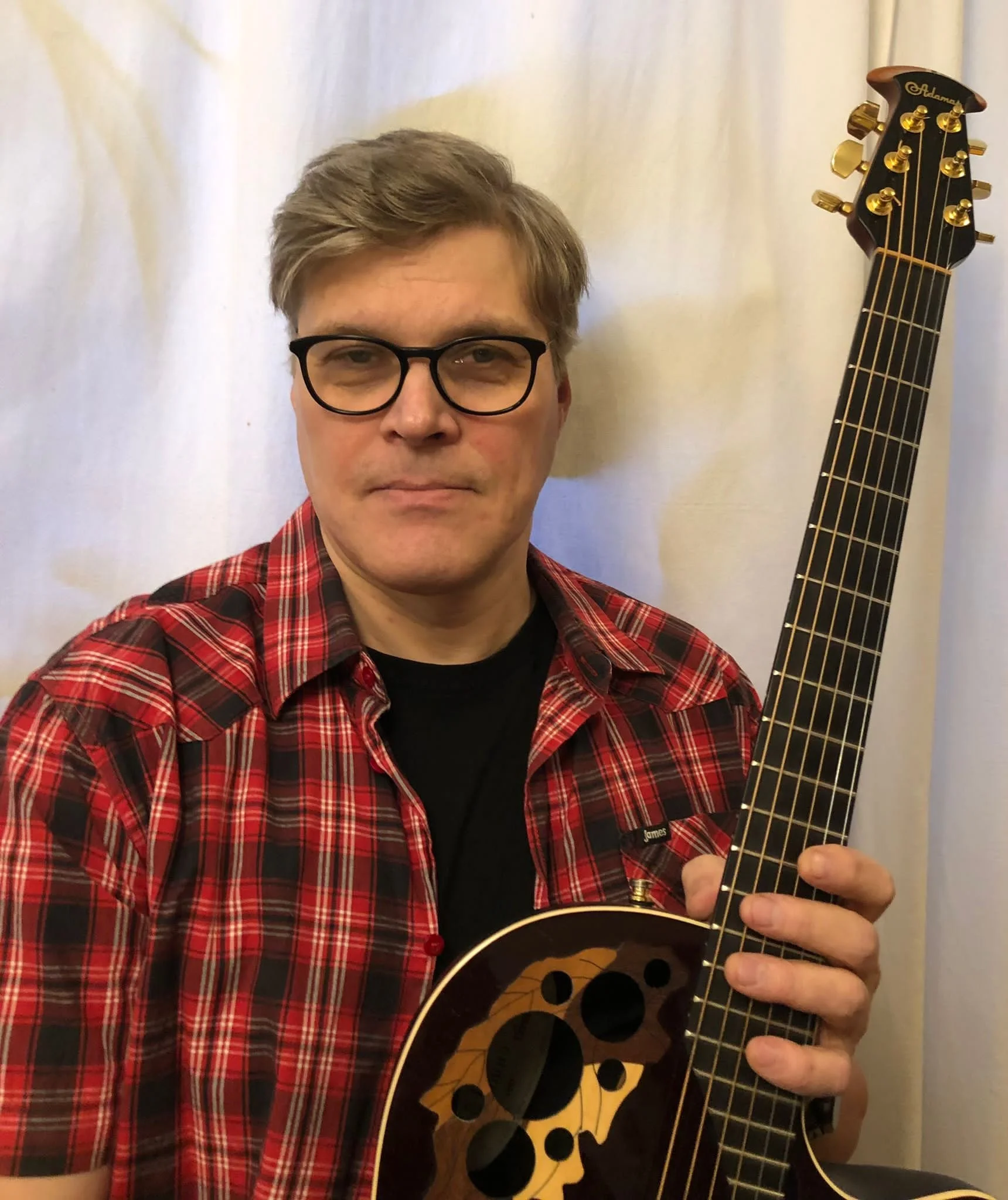 PE 22.8.  LIVE MUSIC AFTERWORK - JOSH LAULAS 