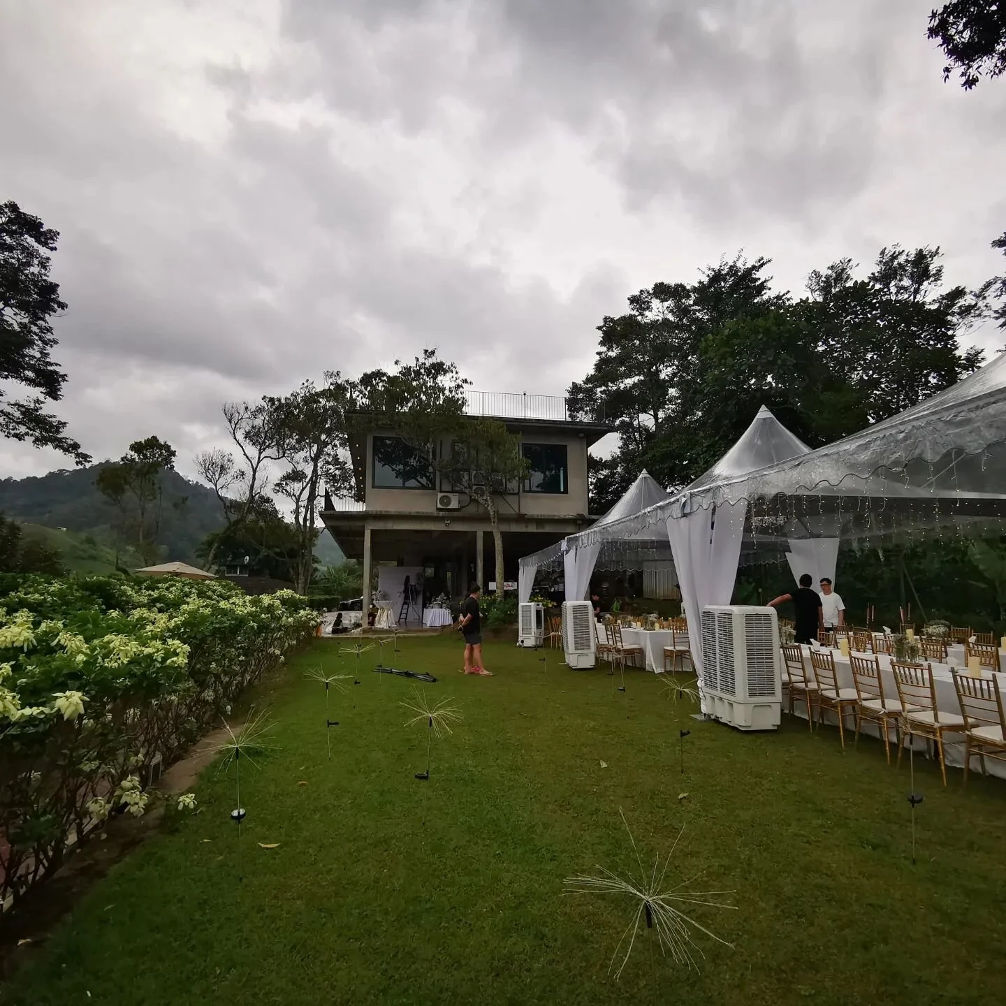 Real pretty place to have a wedding. Hope the weather holds!

#playmochi #mobiledj #wedding #dj #sound #rental