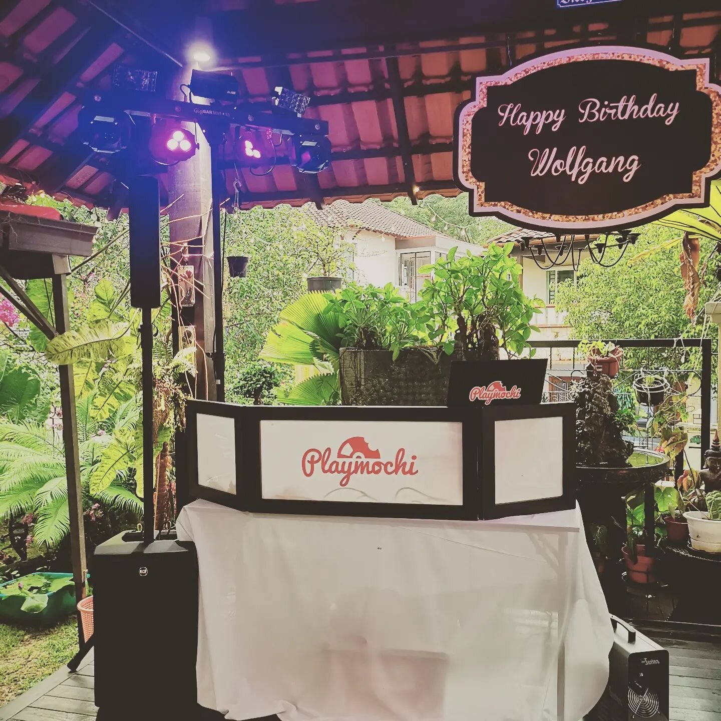 Smashing a retirement party tonight! 60/70s theme, powered by my new RCF J8 and Gigbar Move ILS.

Easy setup although rain threw a bit of a wrench. Hoping I do well with music I'm not too familiar with!

#playmochi #mobiledj #party #dj #houseparty #r
