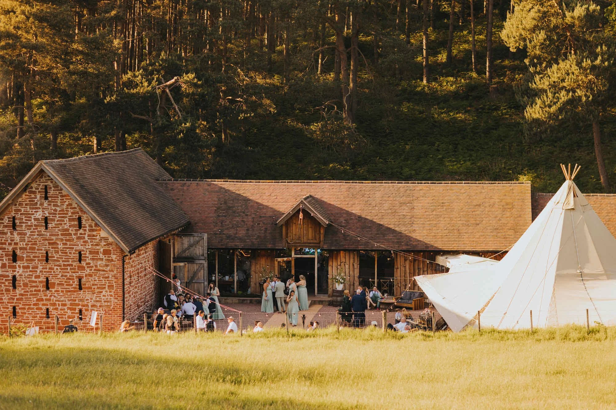 STAR venue tipi courtyard Georgie  Ell 1004.jpeg