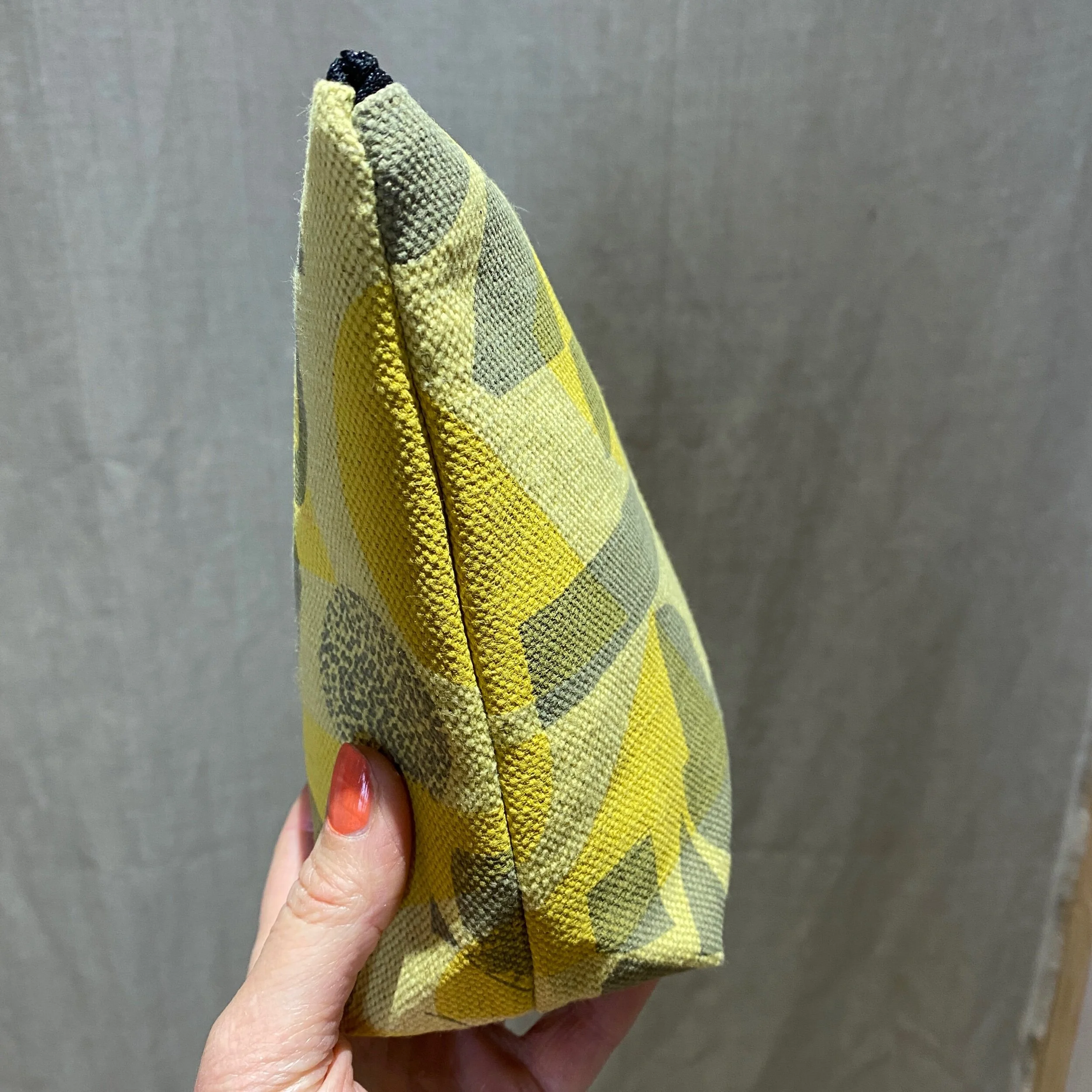 5D79CC83-3F00-4694-96B2-A606114C90C0