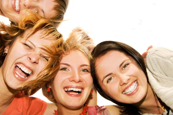 make-up-fuer-freundinnen-beratung-fuer-6-personen-670-main.jpg