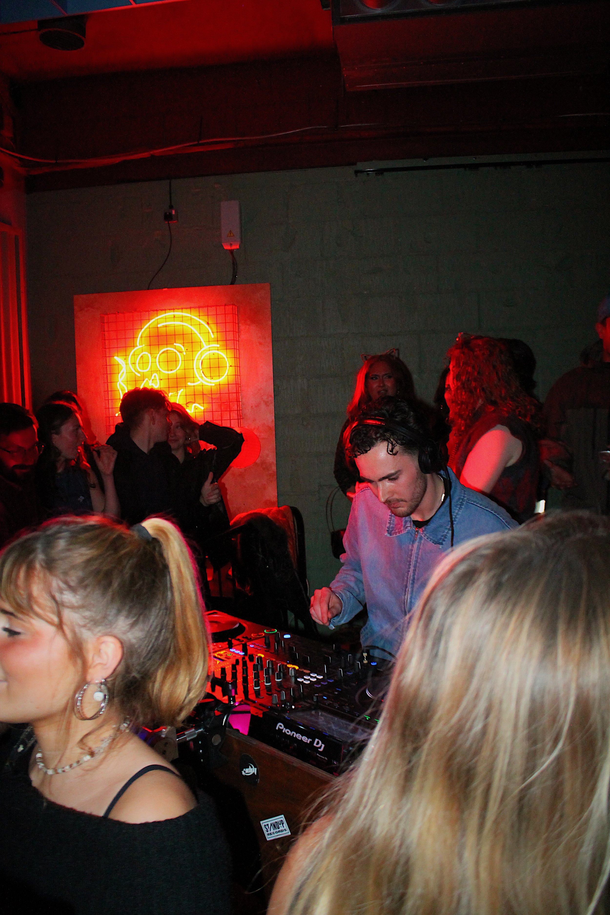 DJ MORGAN PRESENTS Rnb wednesday