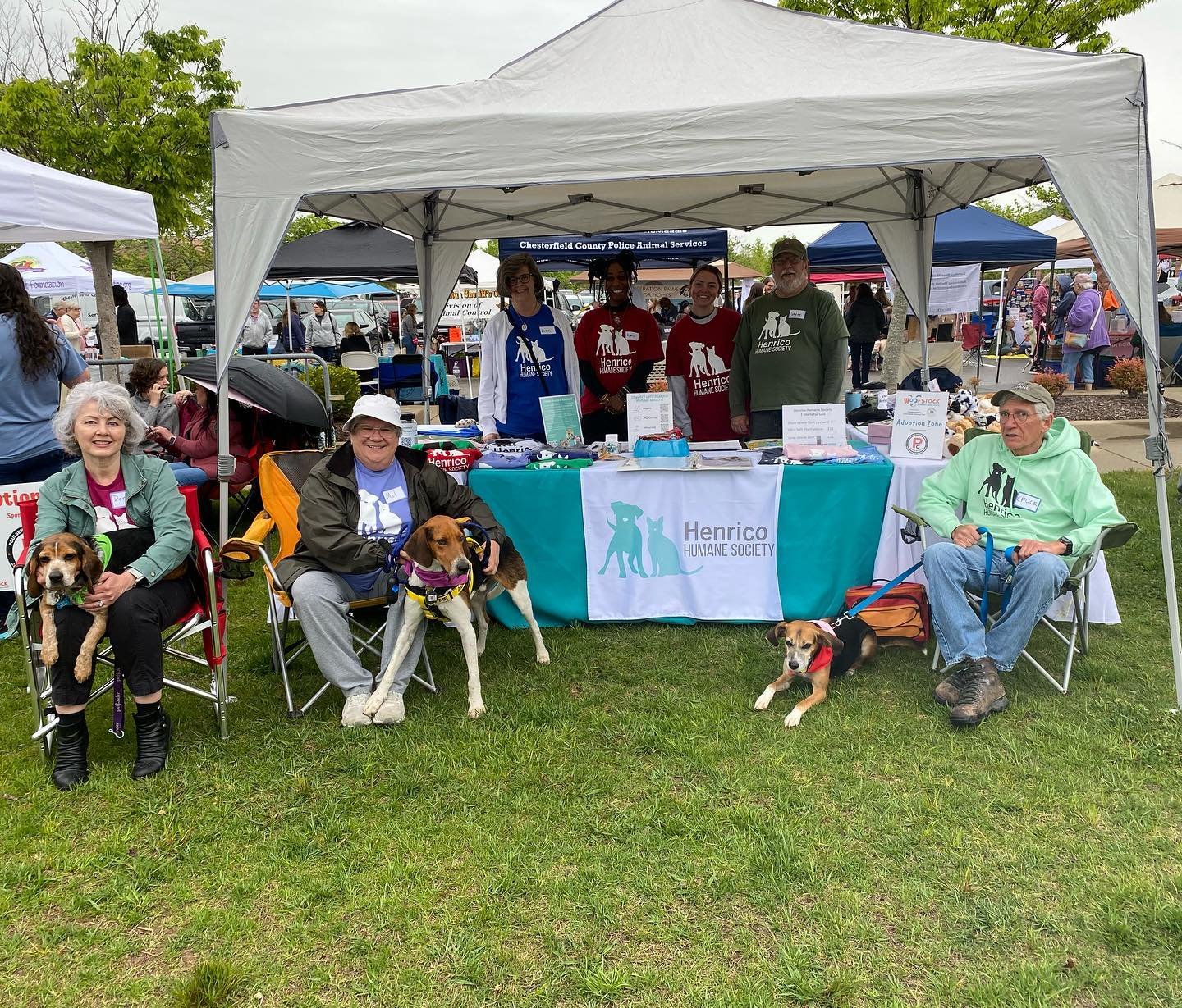 Come on out to Woofstock 🐕🦮🐩🐕&zwj;🦺 at Westchester Commons today!  We&rsquo;re having a doggone good time! 🐾

#henricohumanesociety #hhsforeverhome #adopthenricohumane #dogsofinstagram #rva #rvadogs