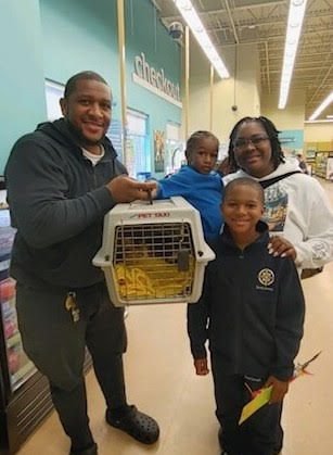 What better way to celebrate National Tabby Day (and Happy Tails Tuesday) than sharing an adoption photo! 🥰

Sage was adopted by her forever family this past week. Look at all those smiles! So many cuddles are in this cutie's future. 

Happy Gotcha 