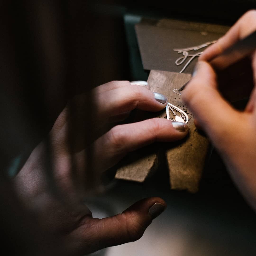 Working hands
.
📷 @mishavictoria 
.
#jeweleratwork #studio #filigreejewelry #filigree #silverjewelry #silver #handmadejewelry #handmade #madeinmaine #madebyhand #jewelryphotography #jewelry #jeweler #wip #workingartist #workinprogress