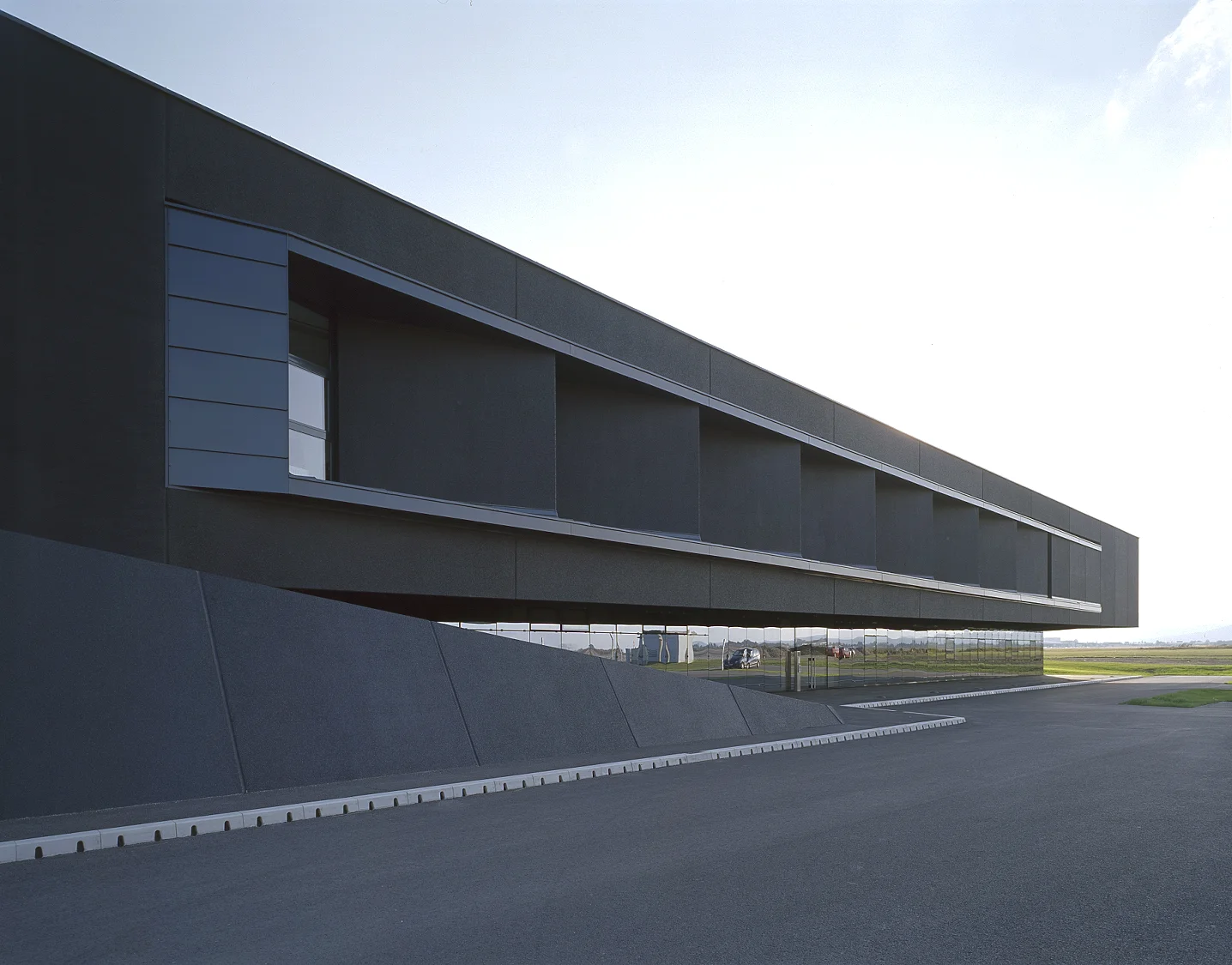 A01 architects - Production Facility Schiebel_(c) Margherita Spiluttini__web05.jpg