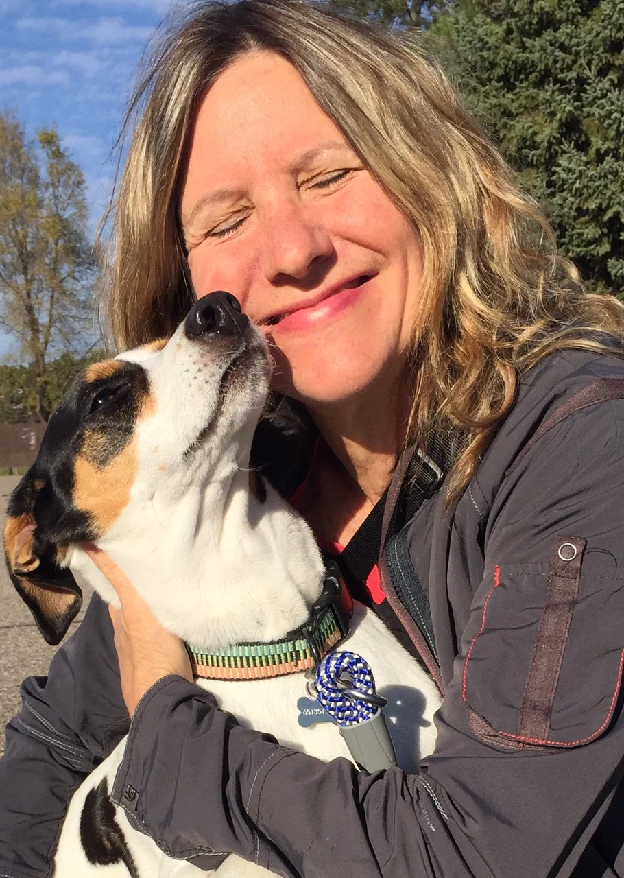 Laurie & Cosmo the wonder dog (photo: Carrie Walczak)