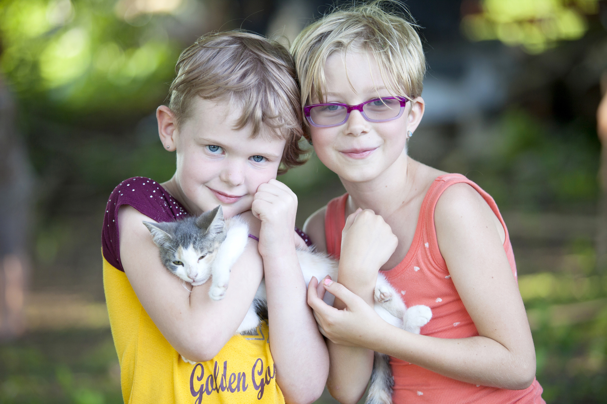 photography portrait of girls with kitten