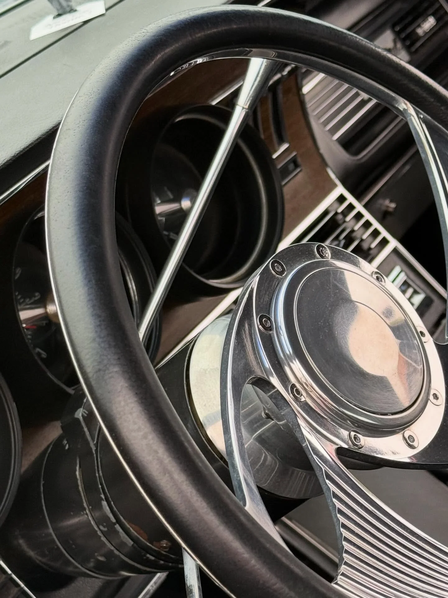 Start your engines, Watsonville! 🚗✨ @carsandcoffeewatsonville  is on this morning from 9&ndash;11 AM at East Lake Village Shopping Center &ndash; swing by for cool cars, hot coffee, and a mellow Saturday hang with the community. ☕️ 

#EastLakeVillag