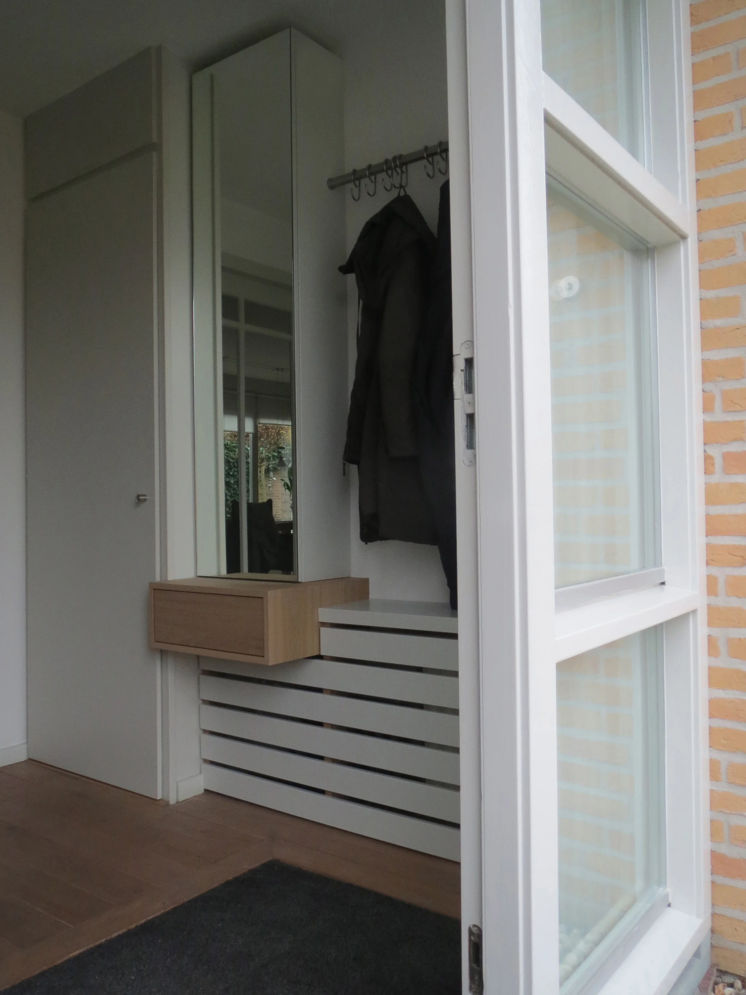 Meubel in Hal 02.jpg