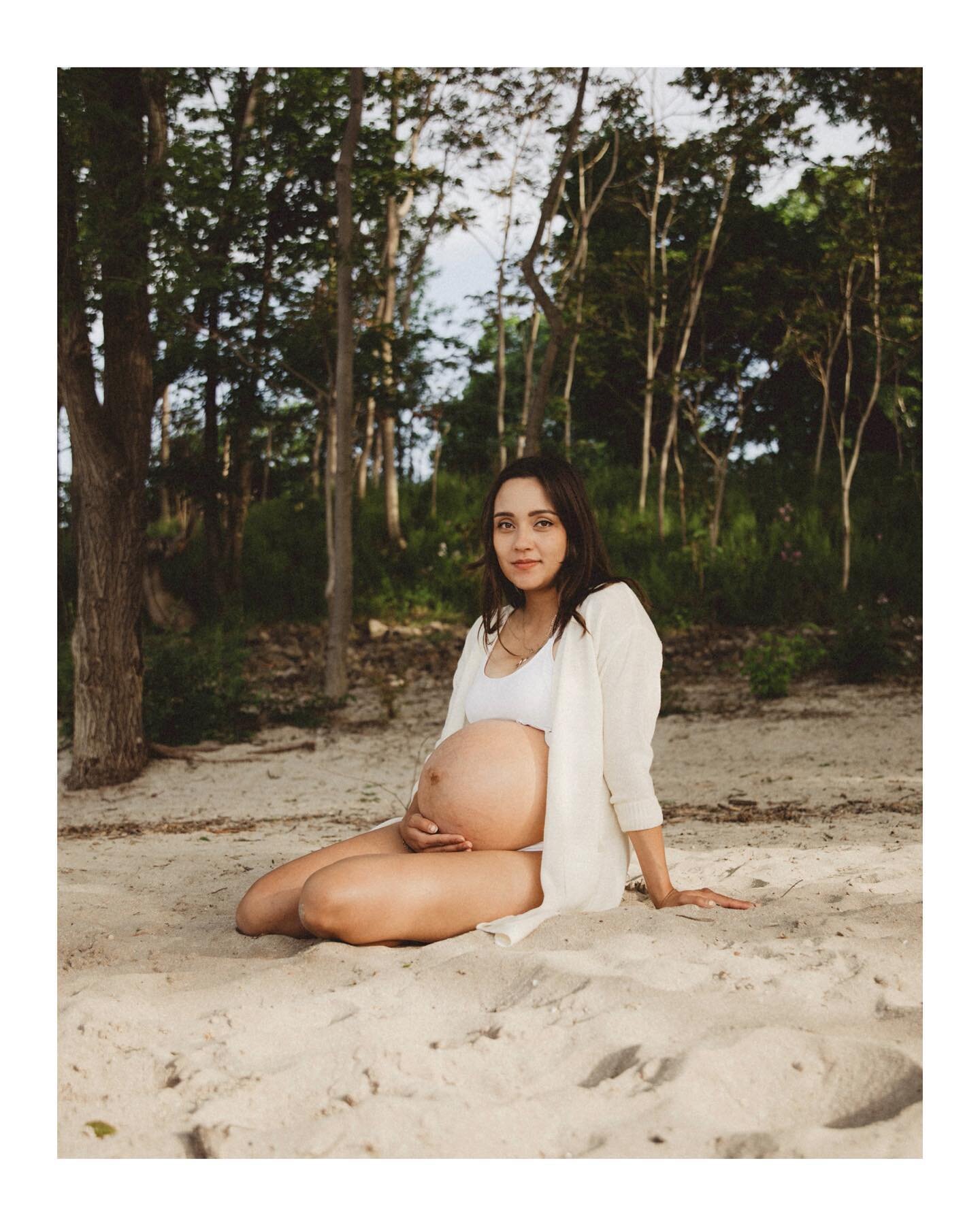 Been a while since I last shot maternity photos~

I&rsquo;d love to shoot more lifestyle-y things like this now that the weather is warming up! Shoot me a message maybe? 🥹

#maternityphotos #maternityphotography #maternityshoot #maternityphotoshoot 