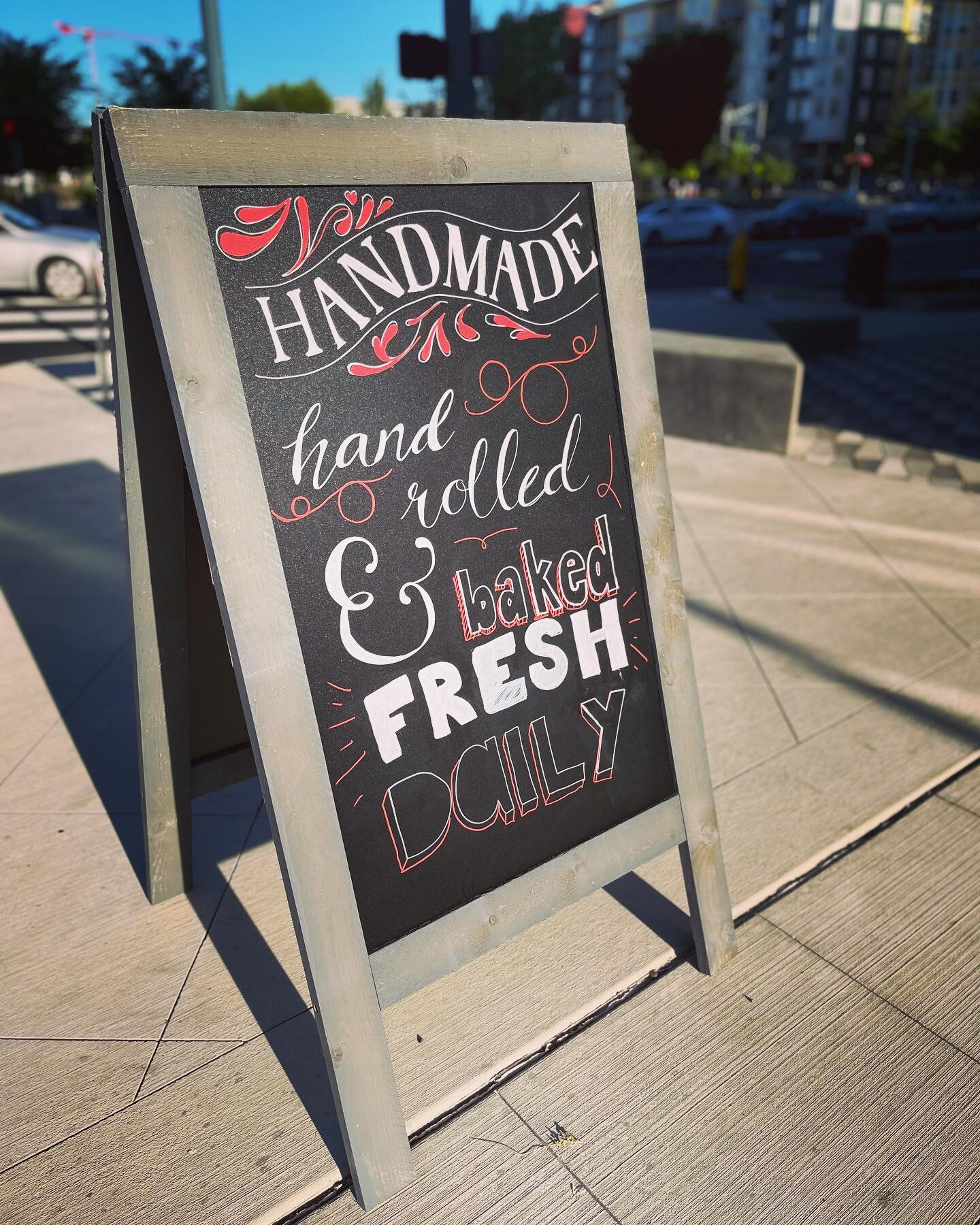 Good morning, Redmond! We are ready with fresh bagels and delicious Olympia Coffee to make your Monday morning great! Come on in! Link in bio for menu and details.

#redmondwa #pnwfood #bagels #breakfast