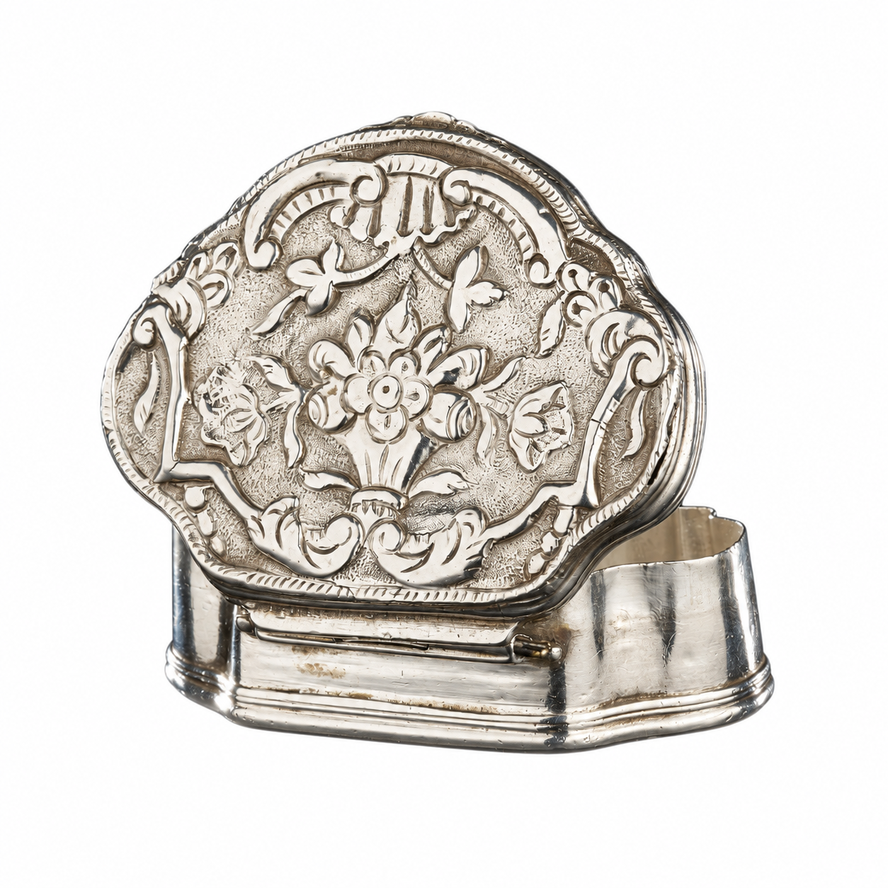 Antique silver snuff box-2.png