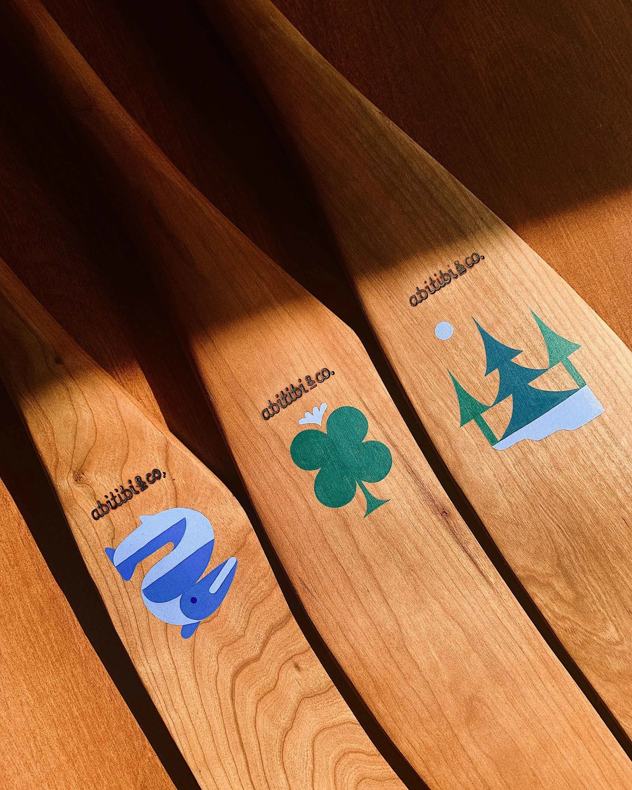 Avirons Abitibi & Co
Série d’illustrations inspirée par l’Abitibi pour les pagaies de la marque québécoise.
Acrylique sur bois, 2022.