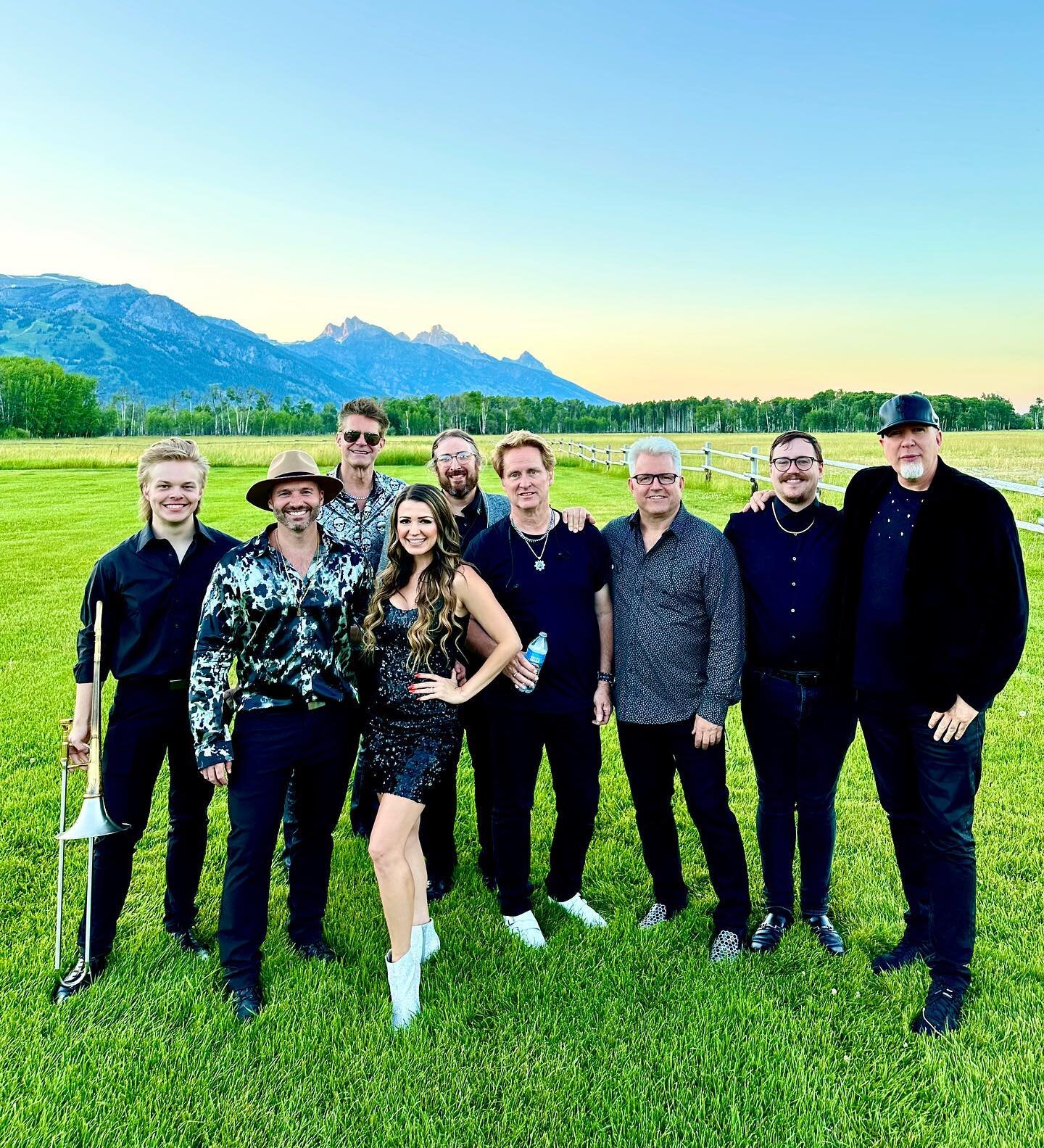 The views from Jackson Hole never disappoint. We love this country 🥰😍

&bull;
&bull;
&bull;
&bull;

#livemusic #band #musicians #vocalists #musiclovers #show #events #corporate #conventions #concerts #eventplanner #luxury #destinationweddings #wedd