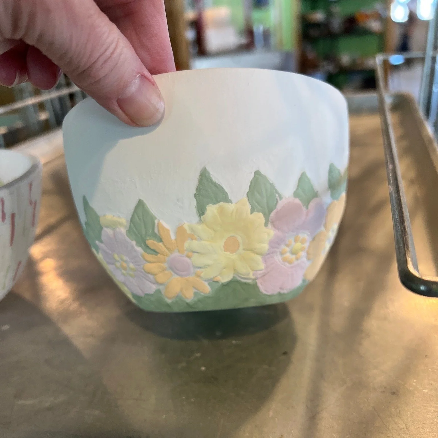 One of our favorite ways to unwind in Door County? A little creativity and a lot of fun at Hands On Art Studio! 🎨⁠
⁠
We spent an afternoon painting pottery and making memories during our stay at A8 Evergreen Hill, and this sweet little floral bowl i