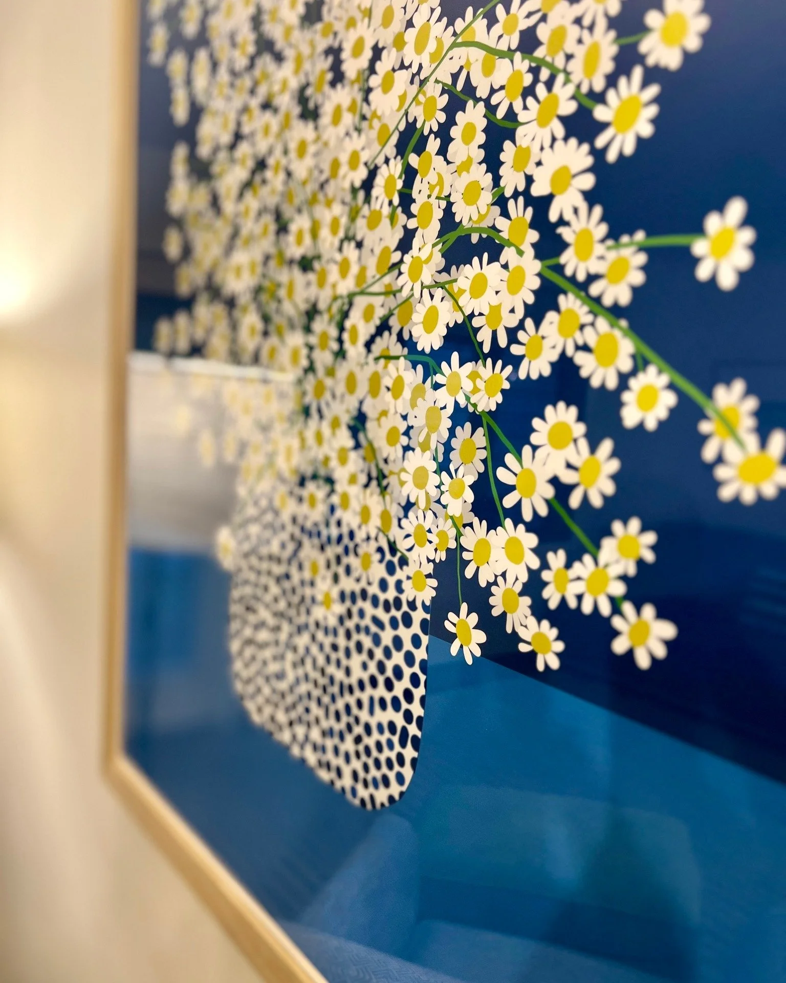 🌤️At our Door County vacation rental, I carefully curated every detail to create a coastal, casual style using vibrant colors. A key element of this design is the artwork, which brings the beauty of nature indoors. 🌊We are thrilled to feature piece