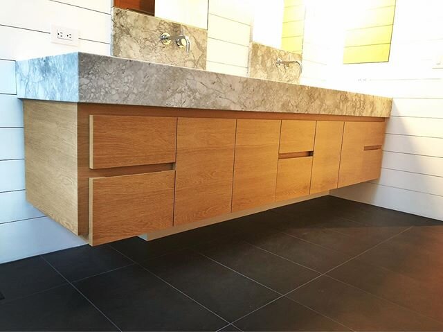 Shopsawn white oak veneer creates beautiful continuous grain matching on this custom vanity. Just another peek at one of our latest projects with 
@bowley_builders
@marcusgleysteenarchitects