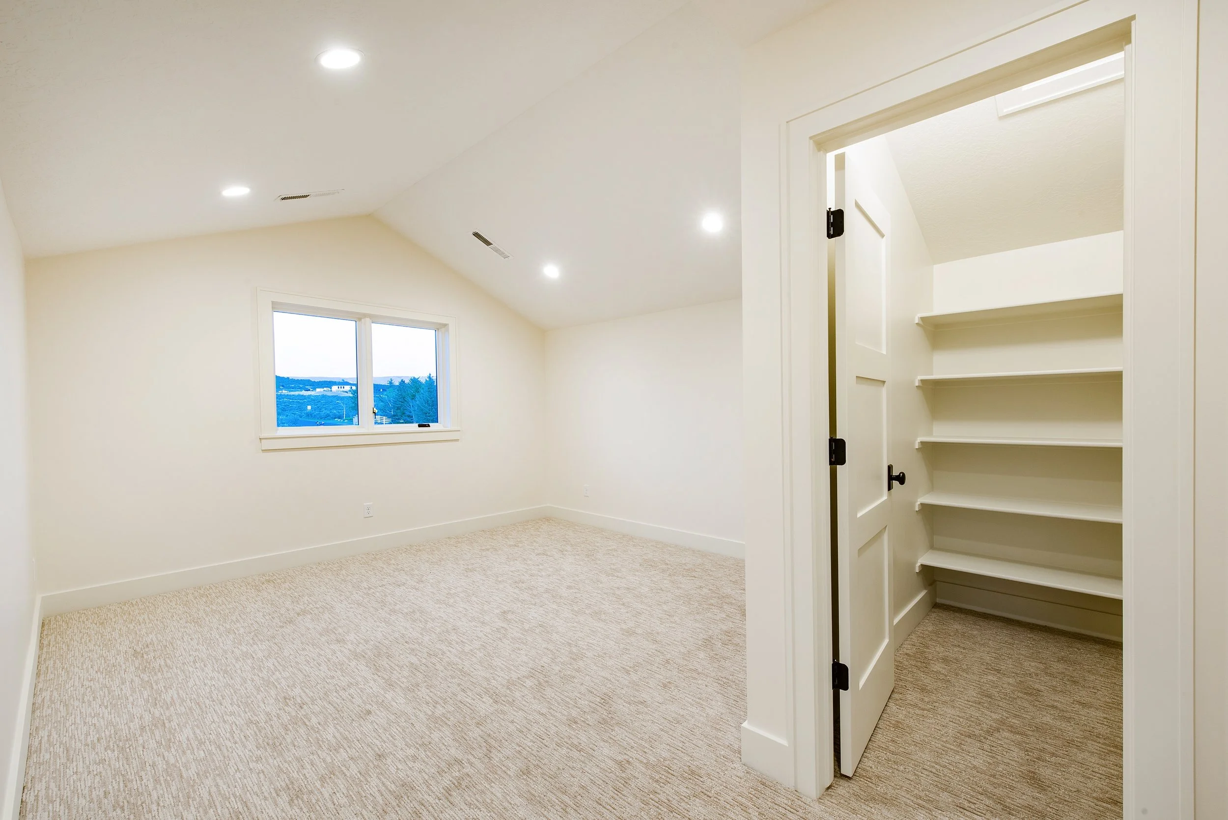 Upstairs Bedroom 2