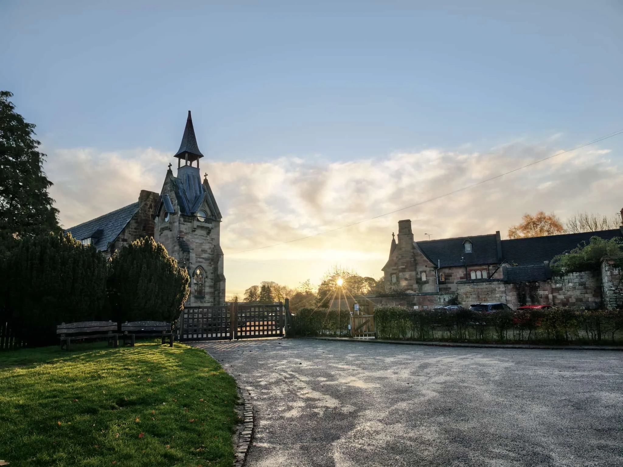 The Story of an Autumn God Camp in a Castle 